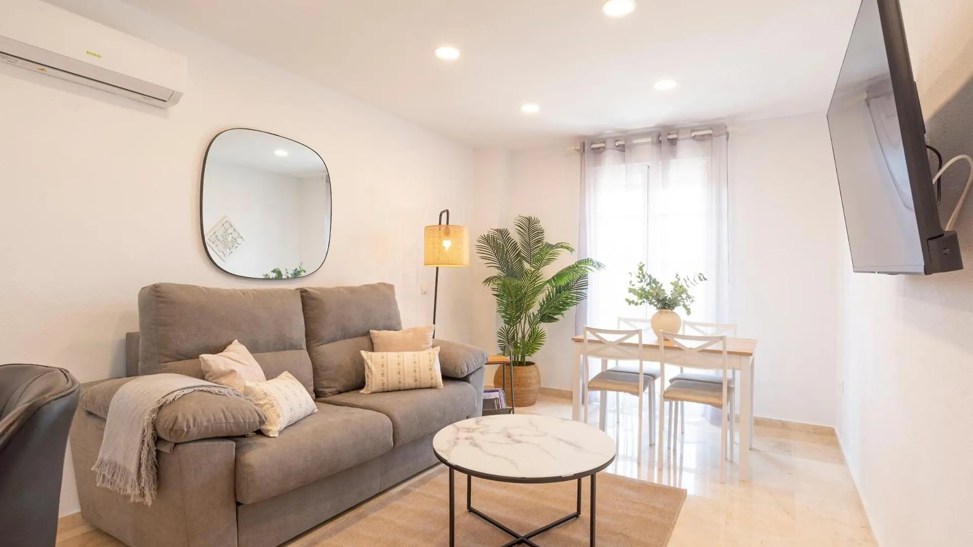 Rosaleda & Old Town Balconies By Ele Apartments location